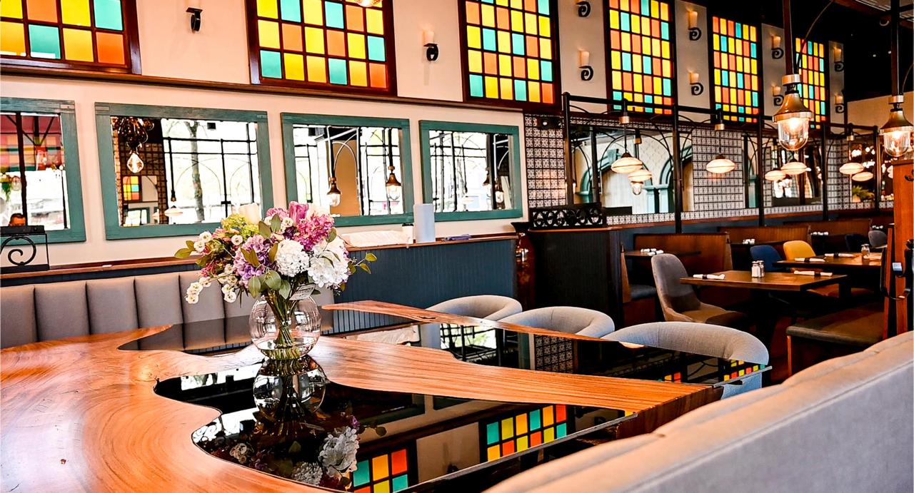 Restaurant interior 5