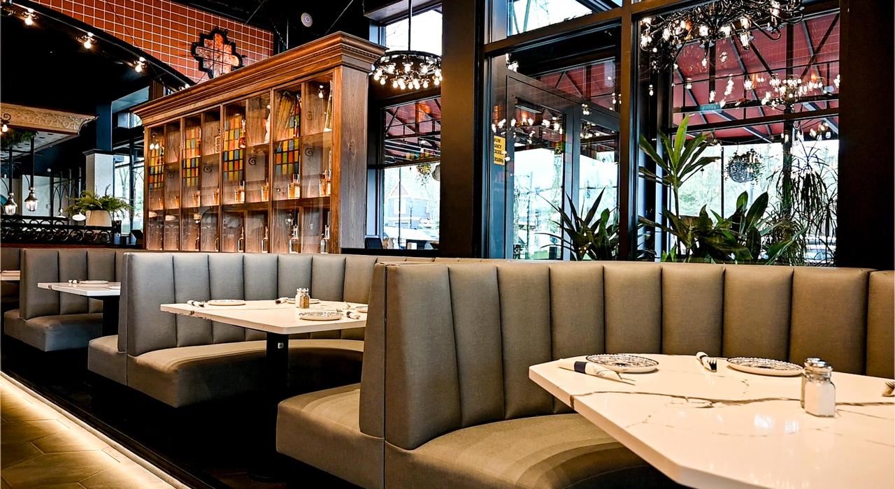 Restaurant interior 7